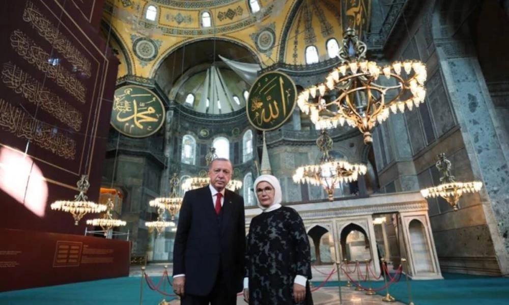 Αγιά Σοφιά: Το πριν και το μετά-Πώς κάλυψαν τα πολύτιμα ψηφιδωτά - Εικόνες